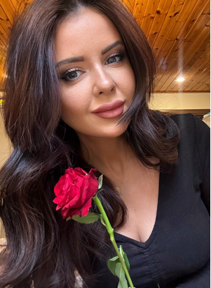 سمرهنيدي الشاعرة الأردنية و كلمات كيفك ع فراقي التي غناها فضل شاكر ومحمد شاكر سمرهنيدي الشاعرة الأردنية و كلمات كيفك ع فراقي