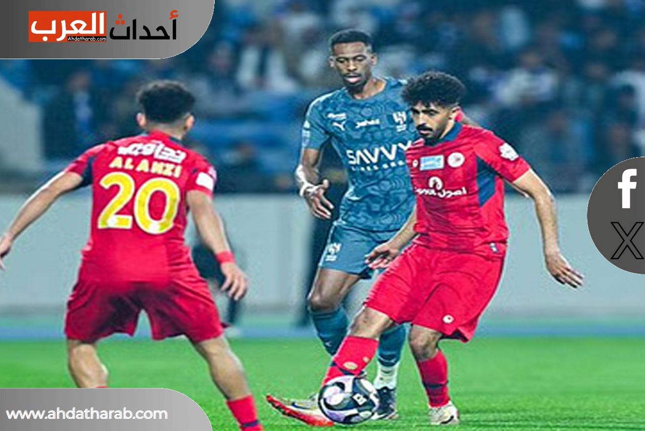الهلال يتصدر قمة الدوري السعودي بعد فوزه على ضمك الهلال يتصدر قمة الدوري السعودي بعد فوزه على ضمك